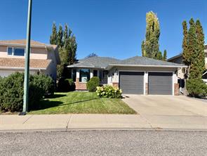 18 Heritage Close W