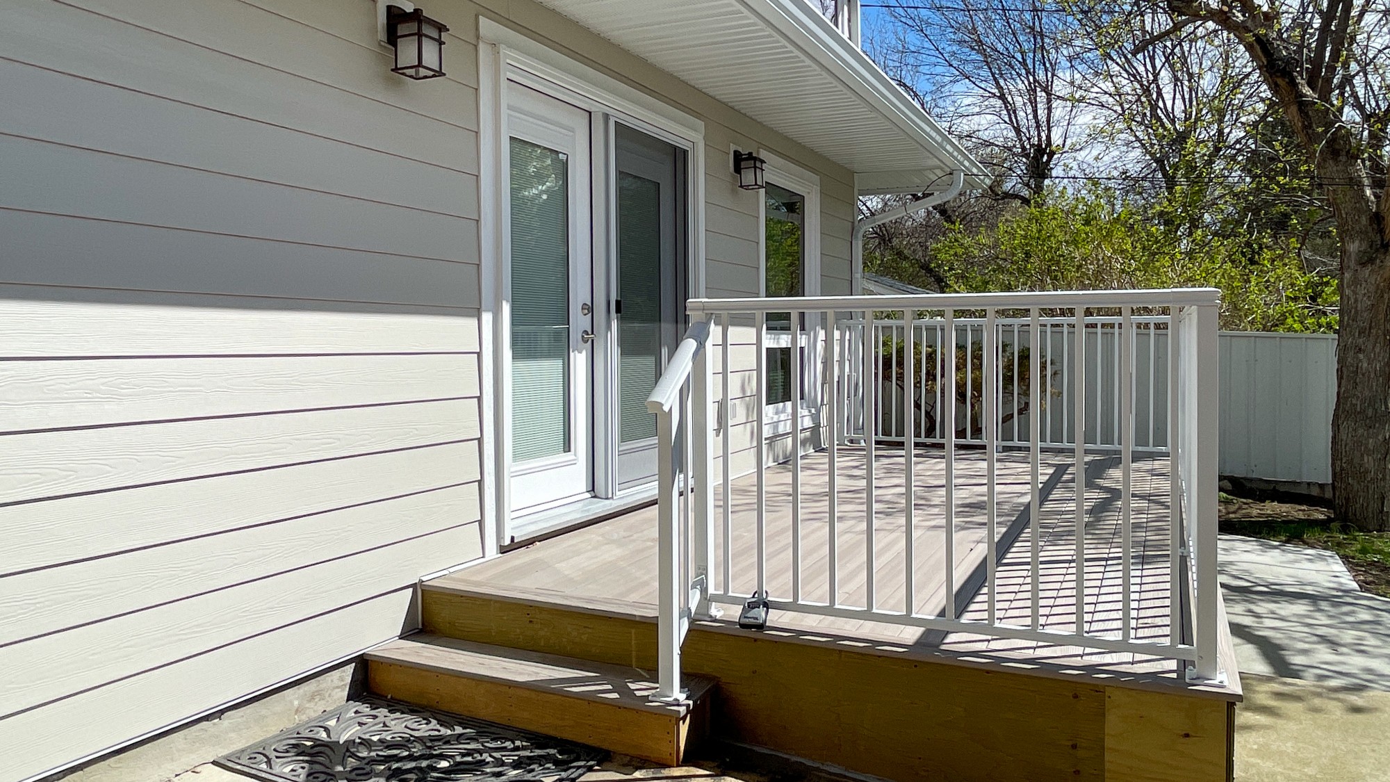 Deck/Balcony lower Key Image