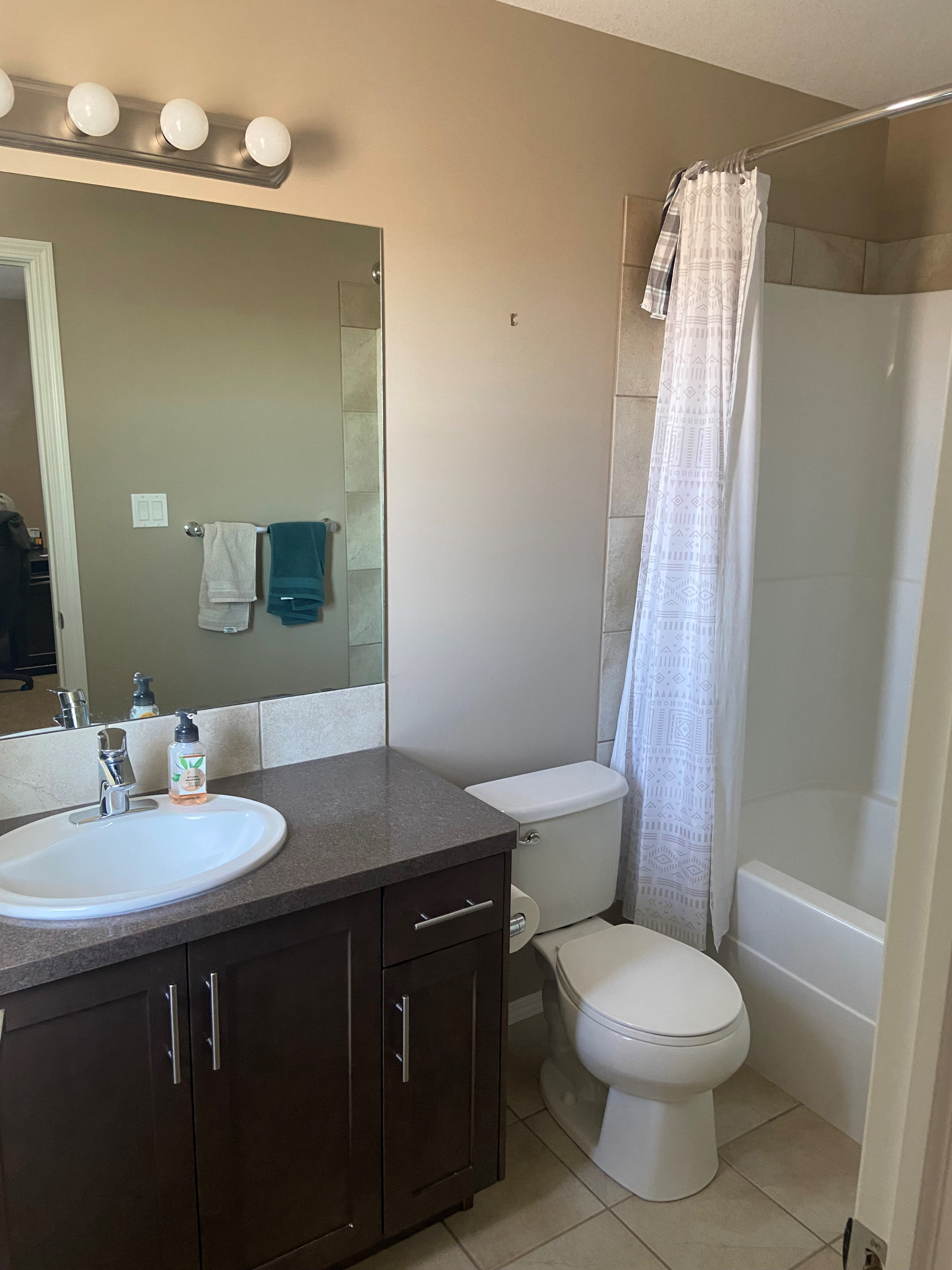 4pc Bathroom 2 Key Image