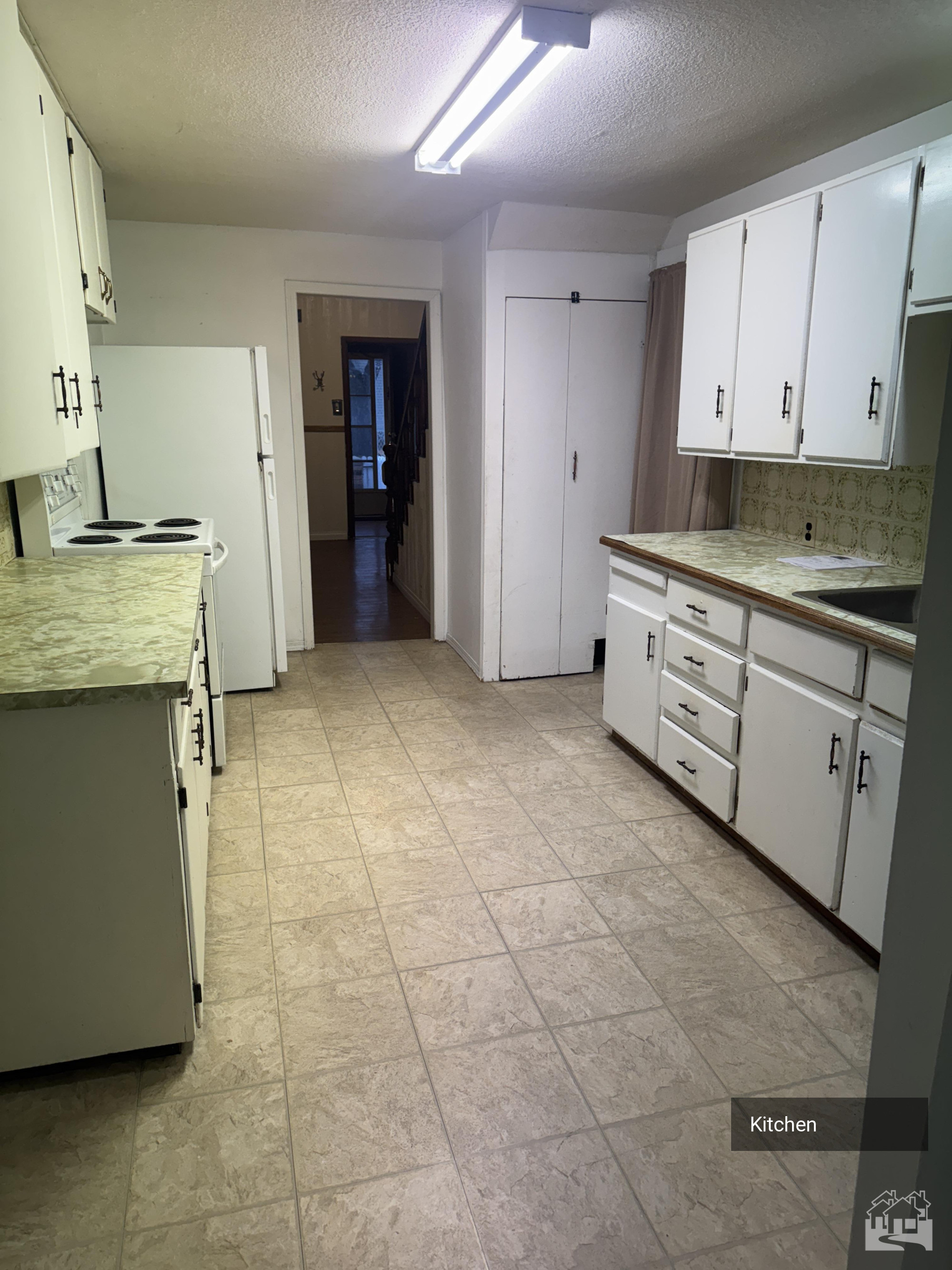 522 12 B Street (Hometime Property Services Ltd.)