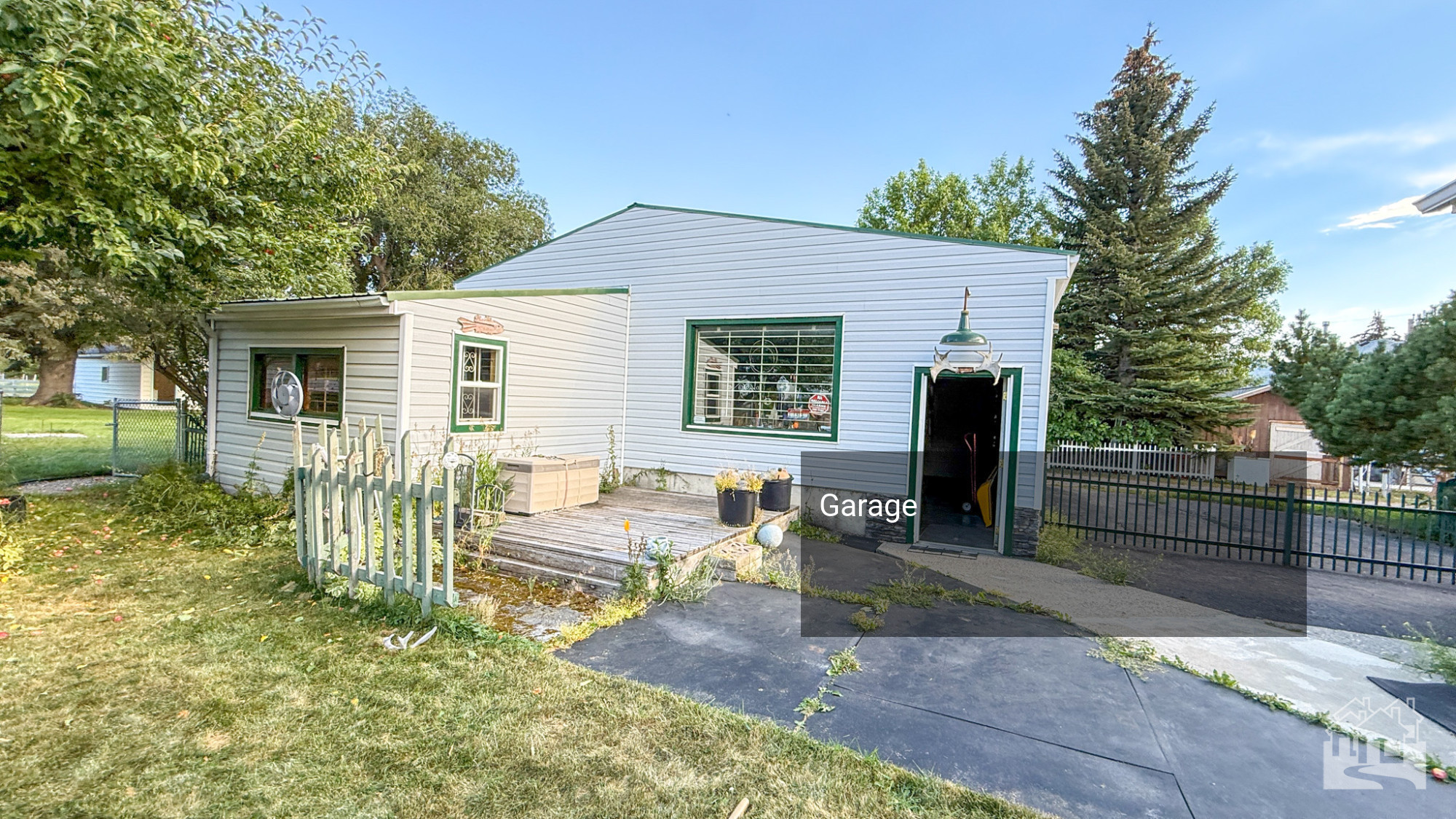 Garage Exterior  Key Image