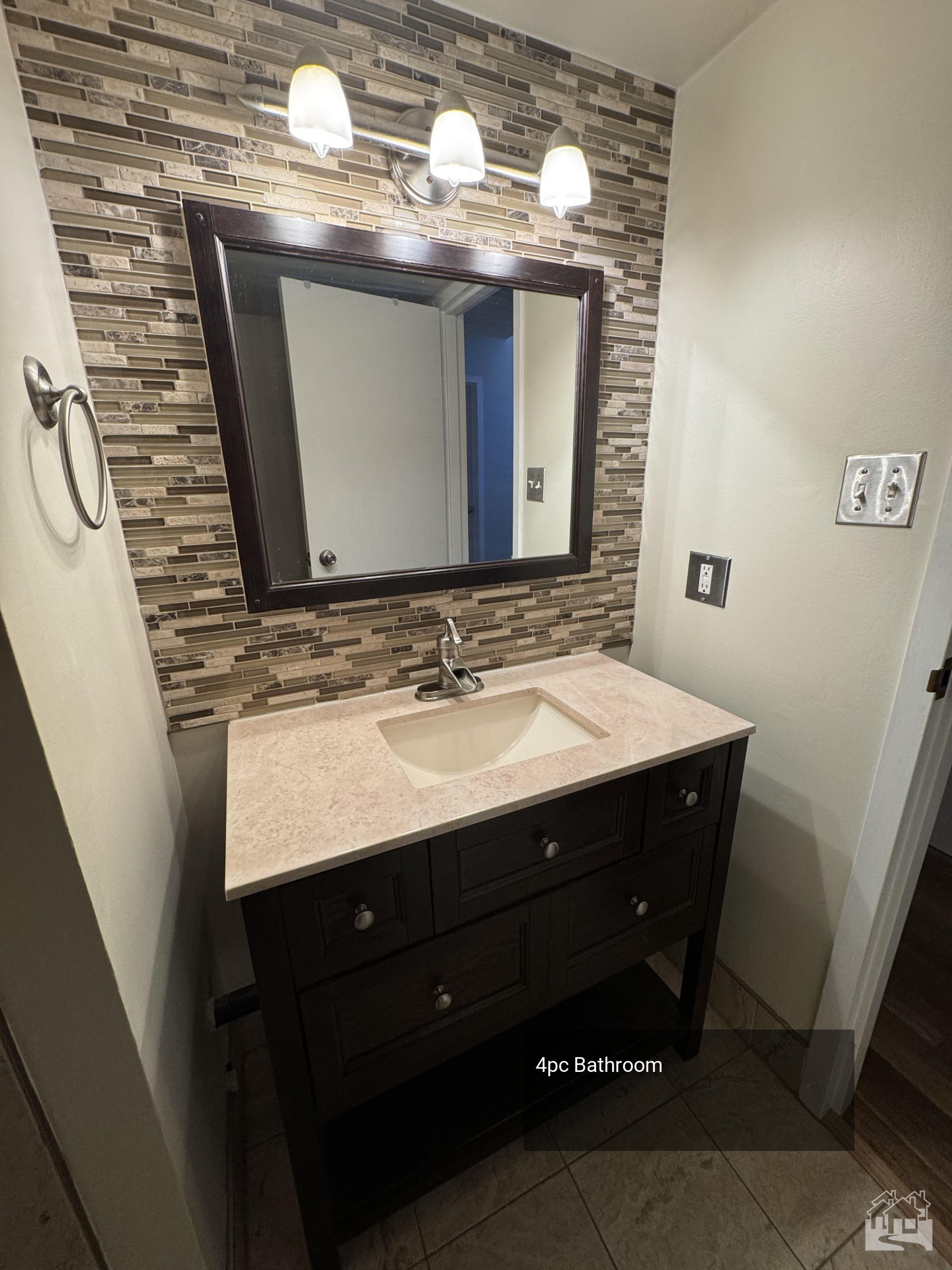 4pc Bathroom Key Image