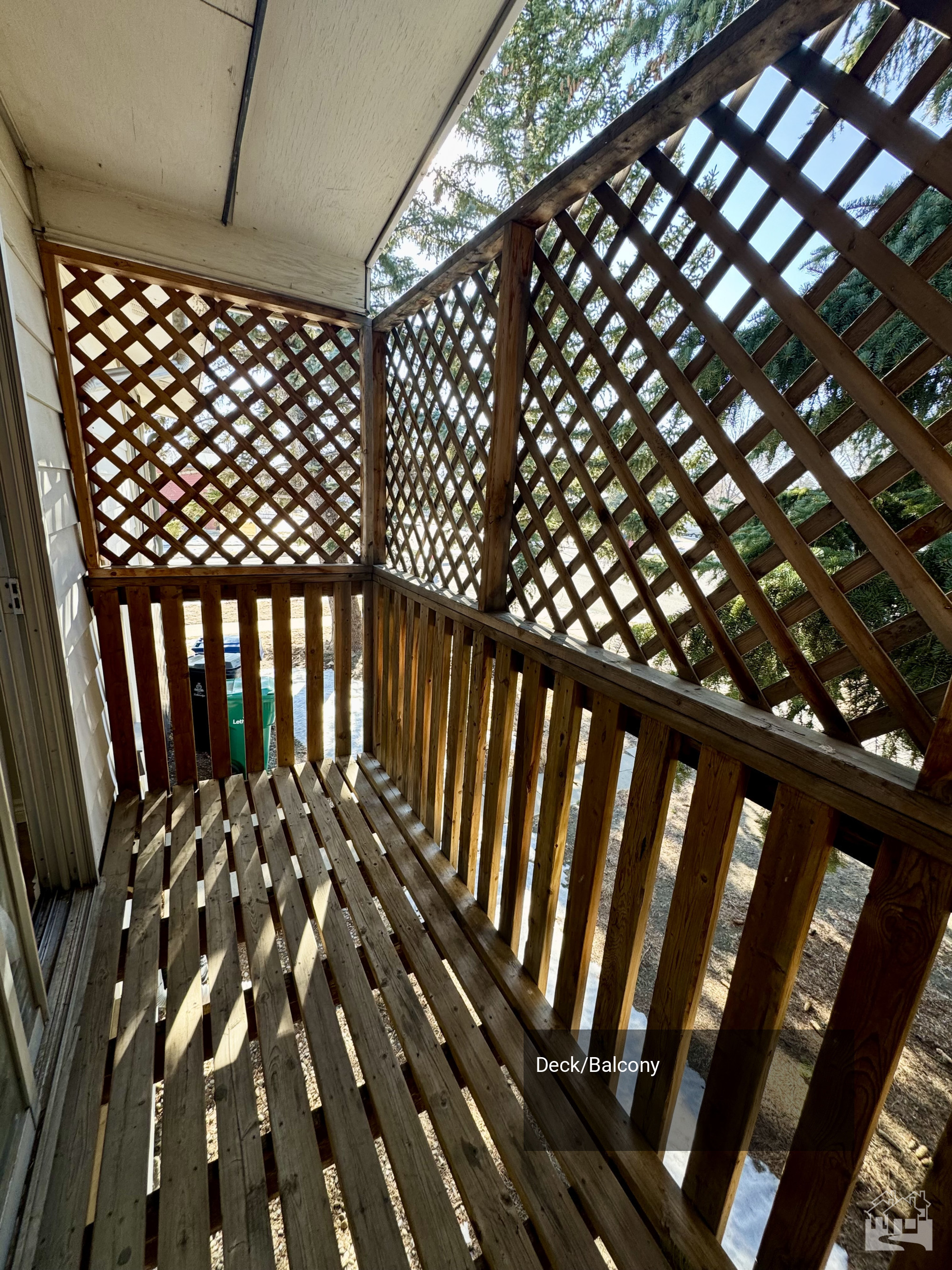 Deck/Balcony Key Image