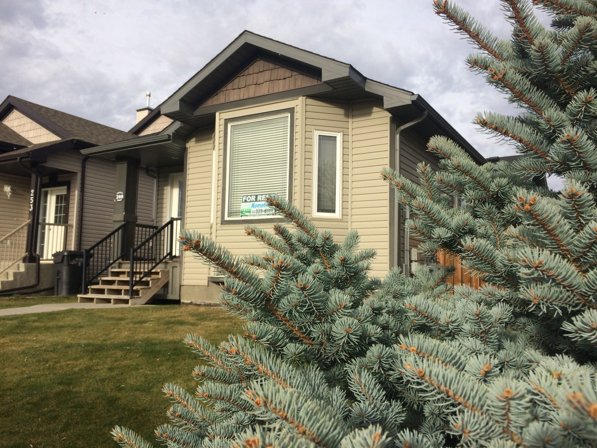 Front Yard Key Image