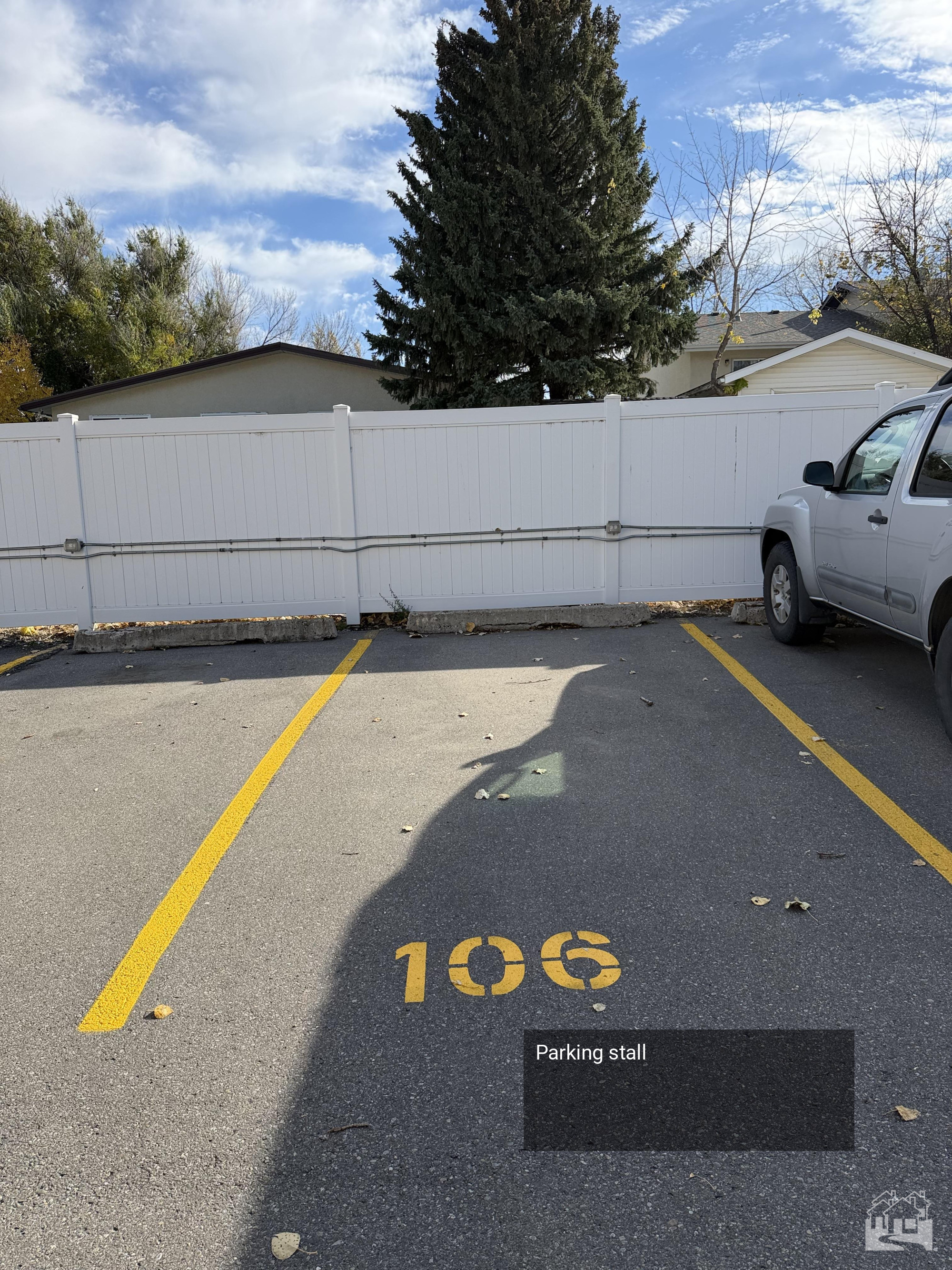 Parking stall Key Image