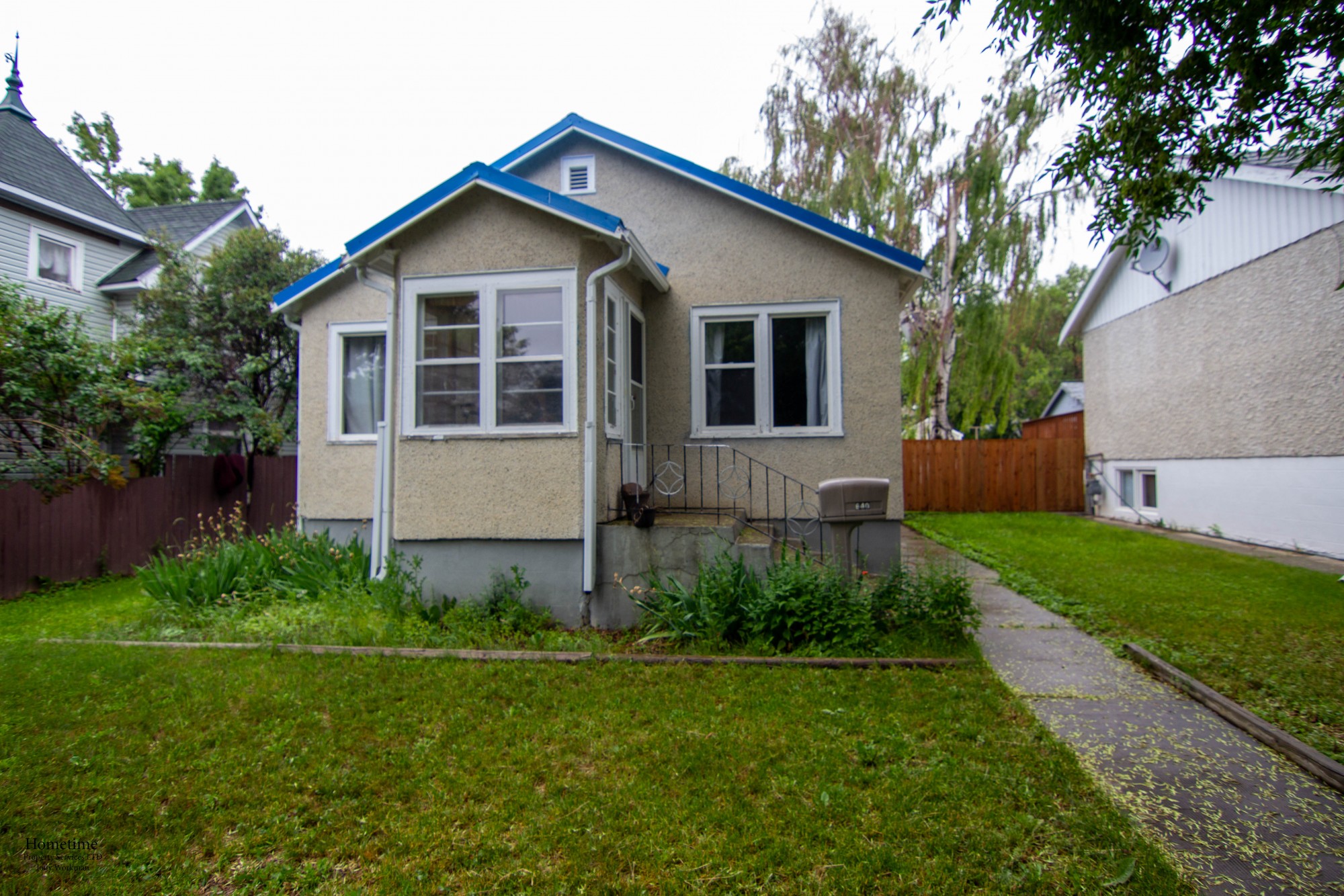Front Yard Key Image