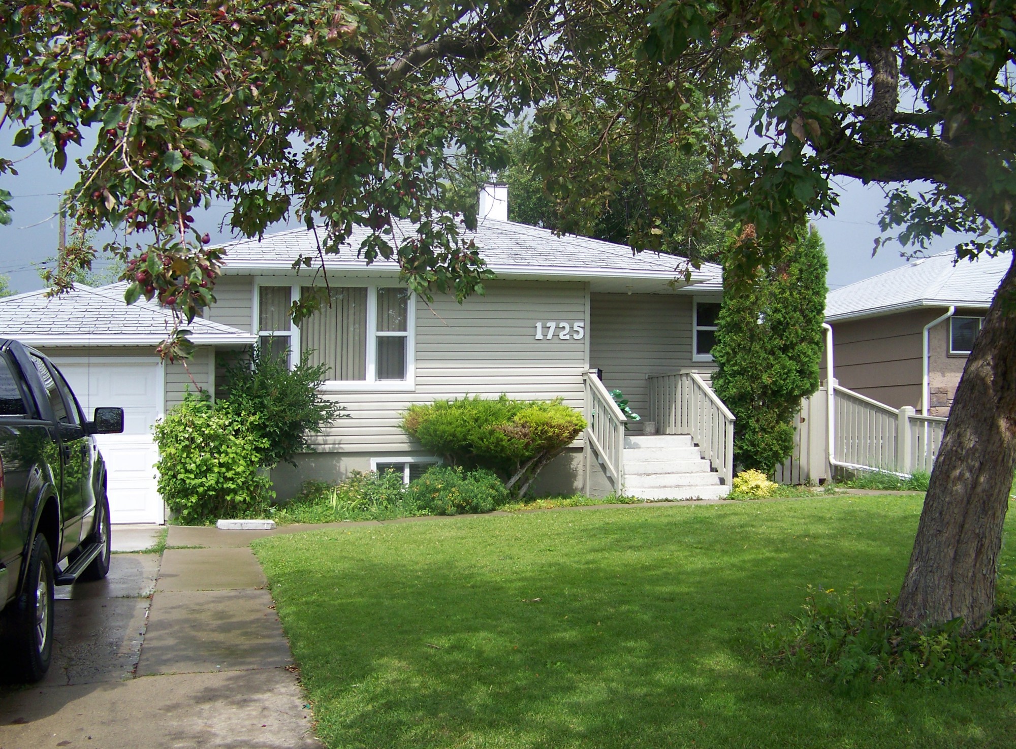 Front Yard Key Image