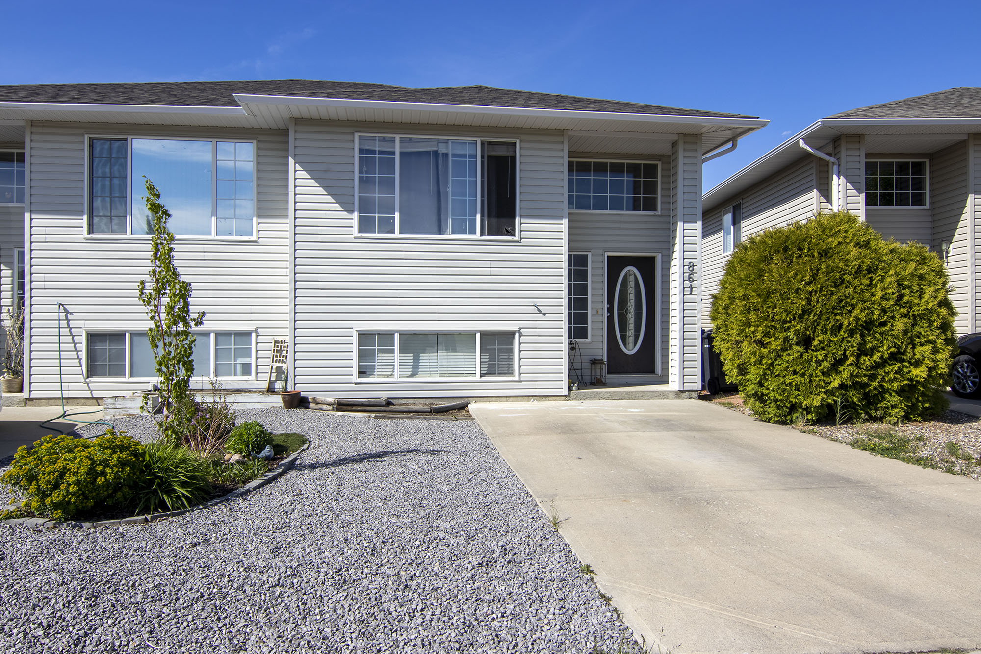 Front Yard Key Image