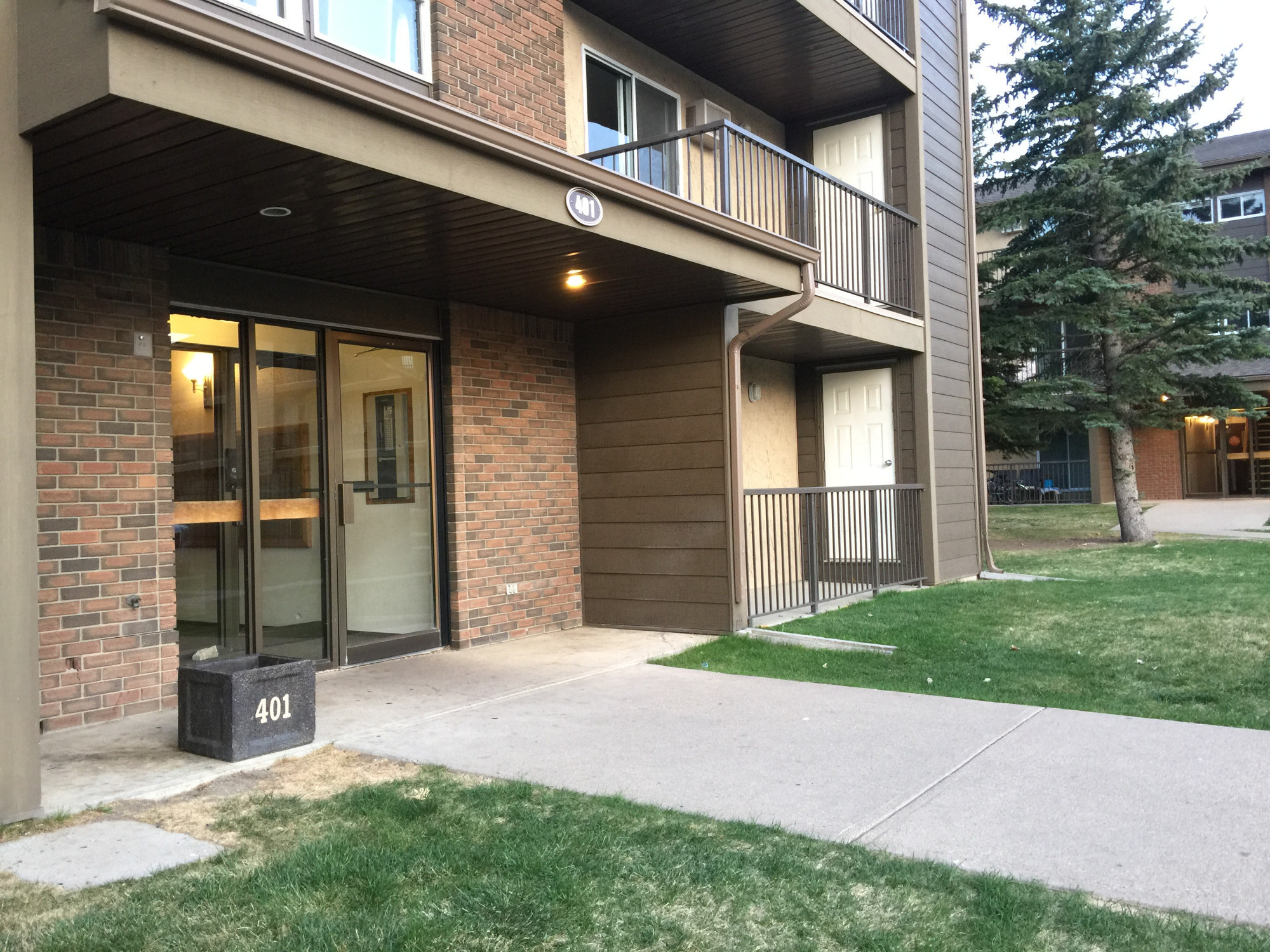 401 Columbia Blvd West Lethbridge (Unit 104)