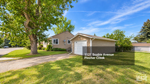 1121 Scobie Avenue Pincher Creek Cover image